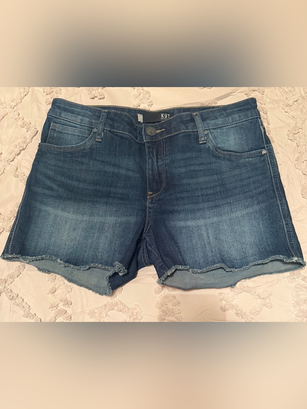 Kut from the Kloth Gidget Dark Wash Frayed Hem Denim Shorts Size 8